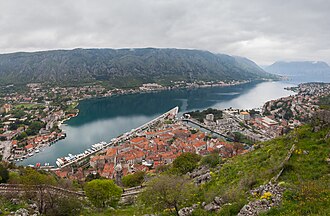 Detalle arquitectónico del patrimonio histórico de Kotor.