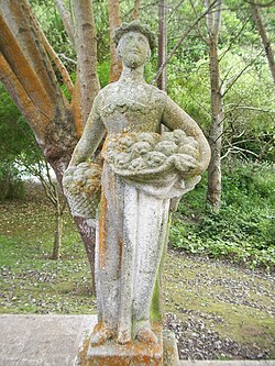 Estatua alegórica de la primavera en España