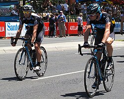 Ciclistas celebrando victorias en competición