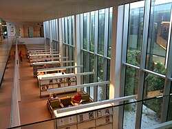 Fachada de la Biblioteca Caterina Albert