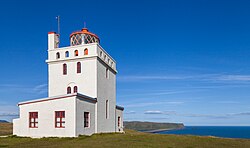 Faro de Dyrhólaey en Islandia.