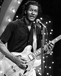 Chuck Berry actuando en el programa de televisión The Midnight Special en 1973