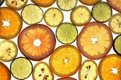 Limones y limas frescos