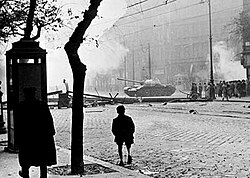 Tanque del Ejército Rojo en Budapest tras la invasión de 1956