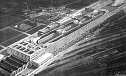 Representación artística histórica del edificio Lingotto de la FIAT