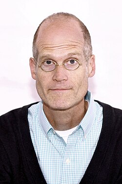 Fotografía de perfil e información biográfica de Chris Ware