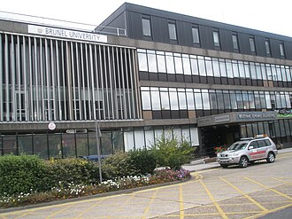 Fotografía del campus y entorno de la Universidad Brunel en Londres
