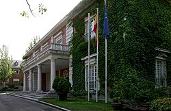 Fachada noroeste del Palacio de la Moncloa, empleada habitualmente para los accesos oficiales.