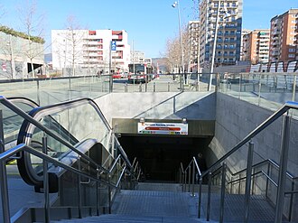 Boca de acceso exterior a la Estación de Tarrasa-Naciones Unidas