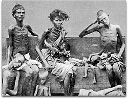 Fotografía histórica de personas afectadas por la hambruna en la India hacia 1877