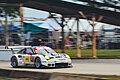 Un Porsche 911 RSR transitando la curva 6