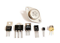 Transistores en diferentes encapsulados de potencia