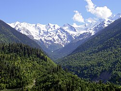 Vista de la cordillera desde Svaneti, Georgia
