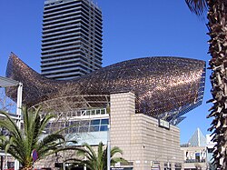Pez (1992), de Frank Gehry, en el paseo Marítimo de la Barceloneta.