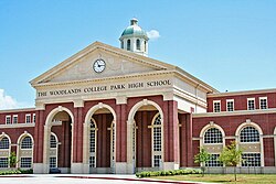 Exterior de una escuela secundaria en Texas