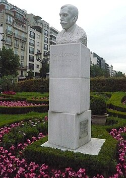 Busto de Eça de Queirós en Neuilly-sur-Seine, Francia
