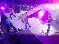 Bush actuando en directo en Texas en 2011