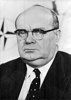Paul-Henri Spaak en 1957.