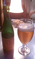 Cerveza lambic gueuze en copa de flauta