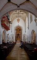Interior de la nave de la iglesia de Santa Cruz
