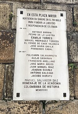 Placa conmemorativa de patriotas fusilados en la plaza Mayor de Bogotá