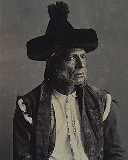 Retrato antiguo de un hombre con sombrero tradicional