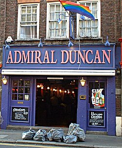 Exterior del pub Admiral Duncan en el Soho.