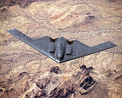 Primer vuelo público del B-2 en 1989.