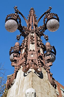 Detalle de una farola modernista