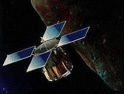 Impresión artística de la sonda espacial NEAR Shoemaker en misión de exploración.