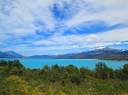Paisaje vial desde la Carretera Austral hacia la zona lacustre