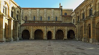 Claustro de la basílica de San Isidoro de León
