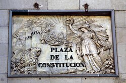 Placa retirada de la fachada neoclásica conservada en el MUHBA