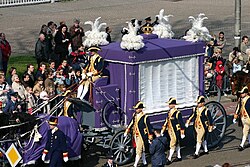 Cortejo fúnebre de la princesa Juliana en su trayecto a Nieuwe Kerk en Delft.