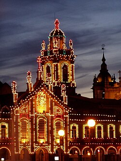 Iluminación de la arcada durante las fiestas de San Juan