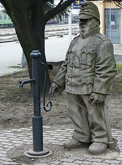 Estatua del soldado Švejk en Humenné, Eslovaquia