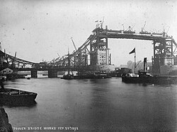 El Puente de la Torre en fase de construcción en 1892