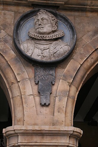 Medallón de Sancho Dávila en la plaza Mayor de Salamanca