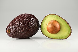 Sección transversal de un aguacate maduro
