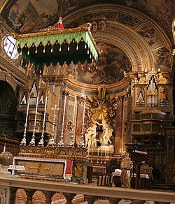 Interior ornamentado de la concatedral de San Juan en La Valeta.