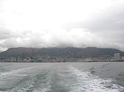 Tolón y el Faron bajo la lluvia