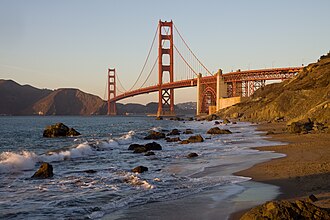 Vista del puente desde Baker Beach