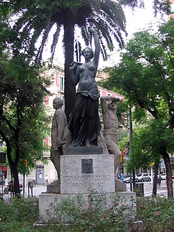 Vista general del monumento A Francesc Layret en Barcelona