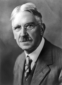 Fotografía histórica de John Dewey.