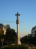 Cruz de Pedralbes en su ubicación urbana