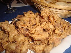 Puntillas de calamar frito
