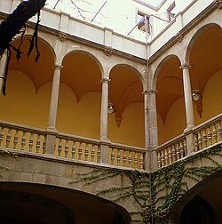 Galería porticada del Palacio del Lugarteniente