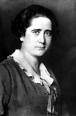 Clara Campoamor, diputada y principal impulsora del reconocimiento del sufragio femenino durante la Segunda República española.