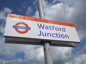 Señal de London Overground en la estación de Watford Junction