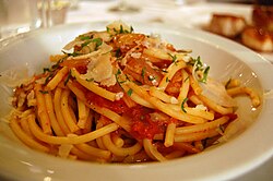 Plato de pasta bucatini all'amatriciana